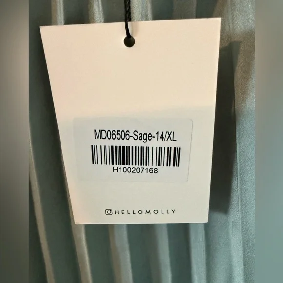 Hello Molly PRIME ASSET MIDI DRESS SAGE Plunge V-Neck Pleated Midi Dress - Picture 6 of 7